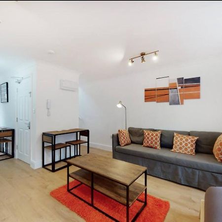 Modern Split Level 1 Bedroom Flat In Aldgate Лондон Екстер'єр фото